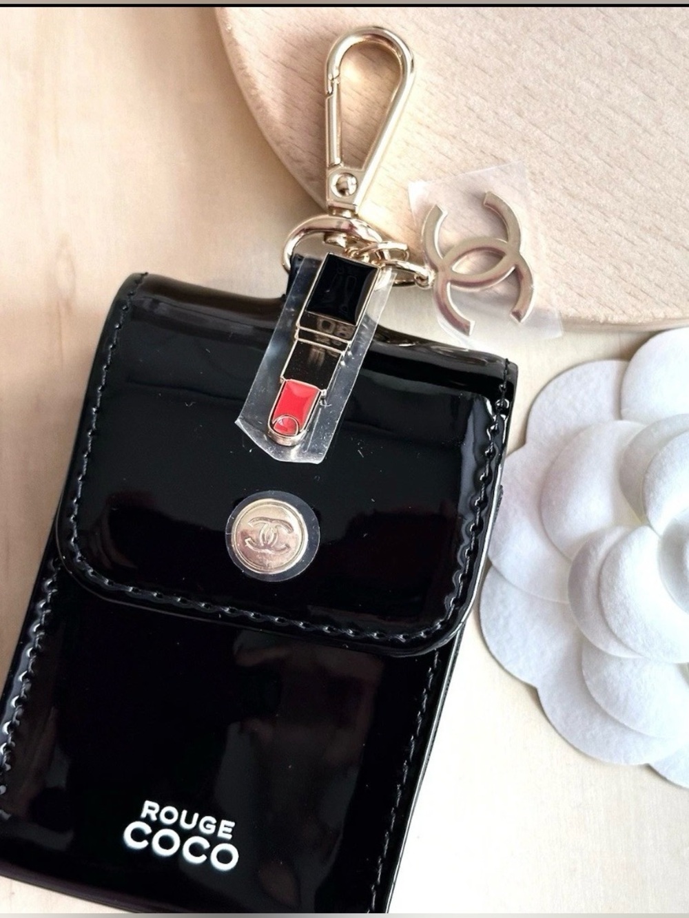 CHANEL Beauty Rouge Coco Patent Lipstick Case Pouch With Charm -Spring 2025 - Picture 1 of 8